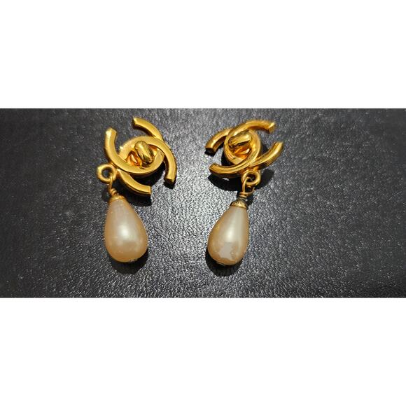Chanel Classic CC Turnlock and Pearl Drop Earrings 24K Gold Plated - Picture 3 of 7